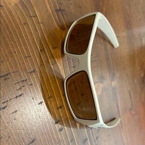 Oakley gascan desert brown.